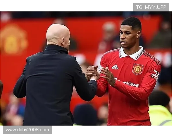 太阳报称曼联更衣室震惊球队状态迅速下滑球员难掩担忧 太阳报称曼联更衣室震惊球队状态迅速下滑球员难掩担忧