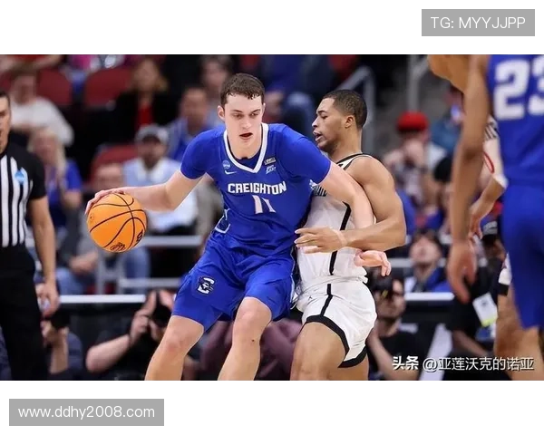 新秀集体亮相 卡尔克布伦纳贡献11分7篮板 麦克尼利手感冰冷仅得6中1 新秀集体亮相 卡尔克布伦纳贡献11分7篮板 麦克尼利手感冰冷仅得6中1